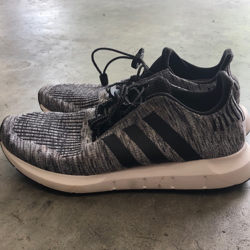Adidas boys size 7. Rarely worn.